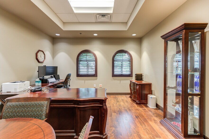 More Photos Of 5241 98th St, Lubbock Office For Sale