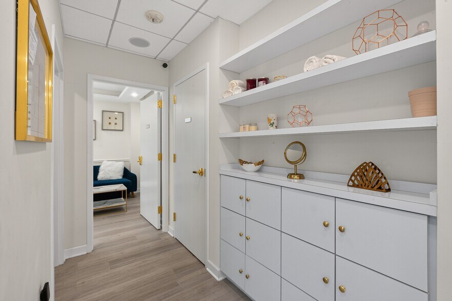 More Photos Of 7601 Lewinsville Rd, McLean Medical For Sale