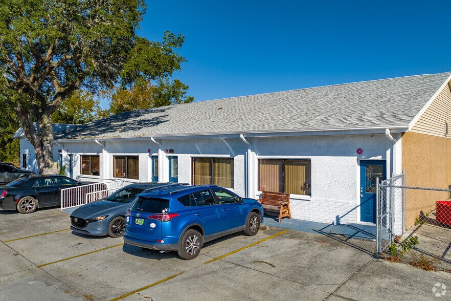 Primary Photo Of 1844 N Pinellas Ave, Tarpon Springs Flex For Sale