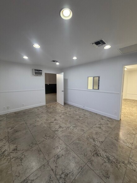 More Photos Of 5415 NW 15th St, Margate Warehouse For Lease