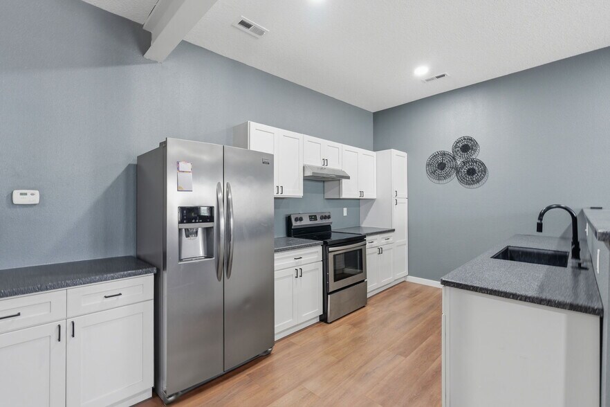 More Photos Of 302 N Main St, Newton Office Residential For Sale