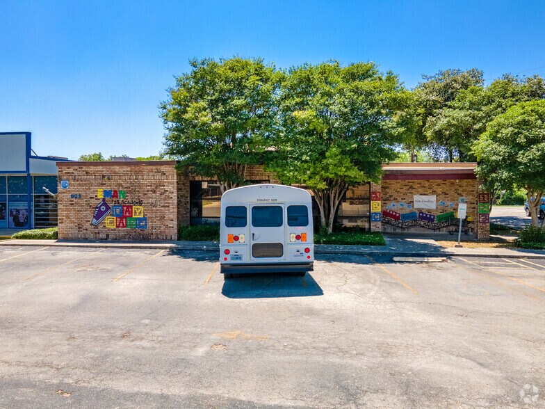 More Photos Of 903 S WW White Rd, San Antonio Loft Creative Space For Sale