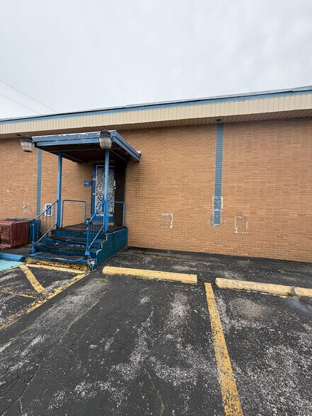 More Photos Of 2620 W Genesee Ave, Saginaw Freestanding For Sale