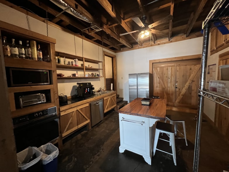 More Photos Of 4417 Belmont Ave, Dallas Flex For Sale