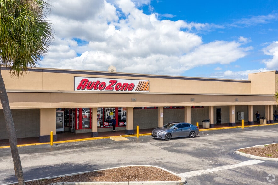 More Photos Of 2702-2730 N Pine Hills Rd, Orlando General Retail For Sale