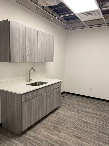 More Photos Of 8409 SW 23rd Pl, Oklahoma City Warehouse For Lease