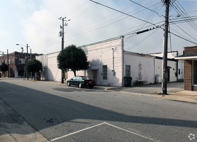 More Photos Of 800 S Madison St, Whiteville Storefront For Lease