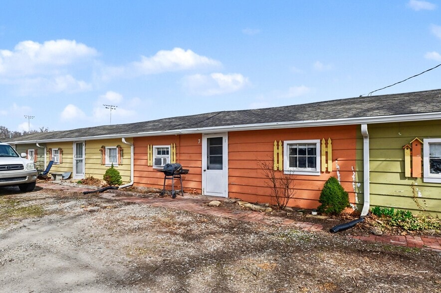 More Photos Of 308 Chestnut St, Silver Lake Apartments For Sale