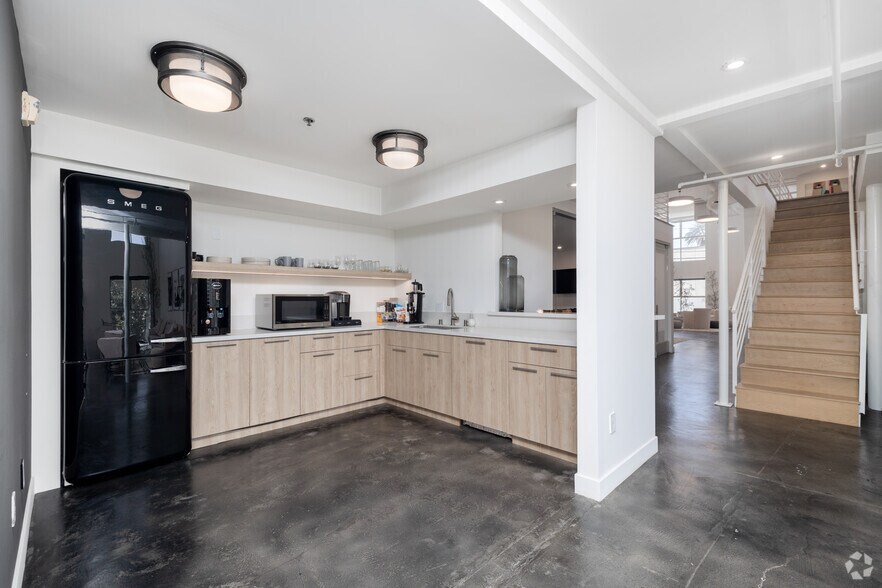 More Photos Of 1617 Broadway, Santa Monica Loft Creative Space For Sale