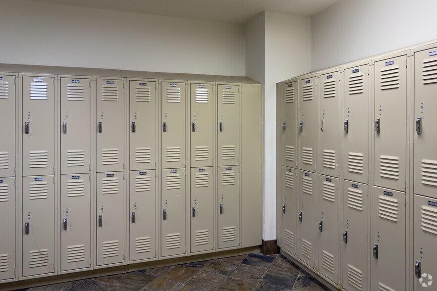 More Photos Of 2202 Lone Oak Rd, Houston Health Club For Sale