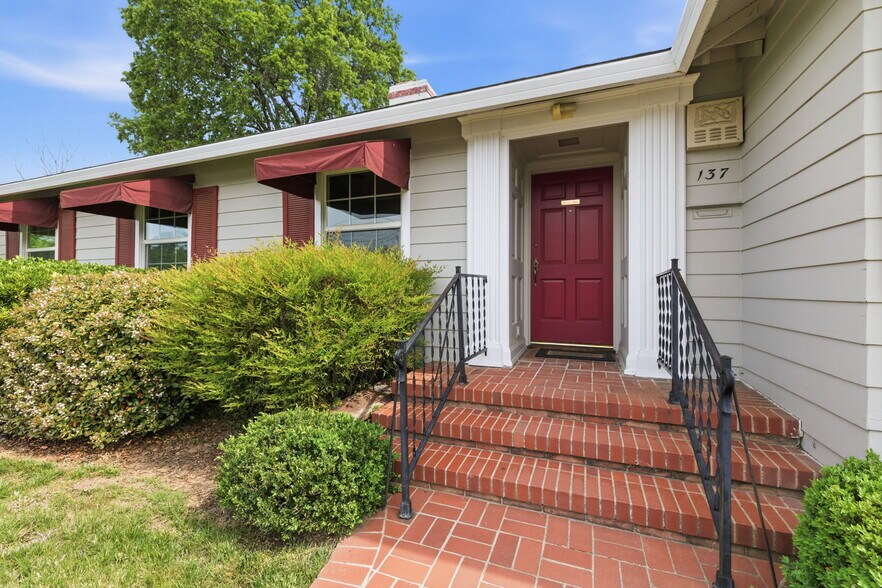 More Photos Of 137 S Shepherd St, Sonora Flex For Sale