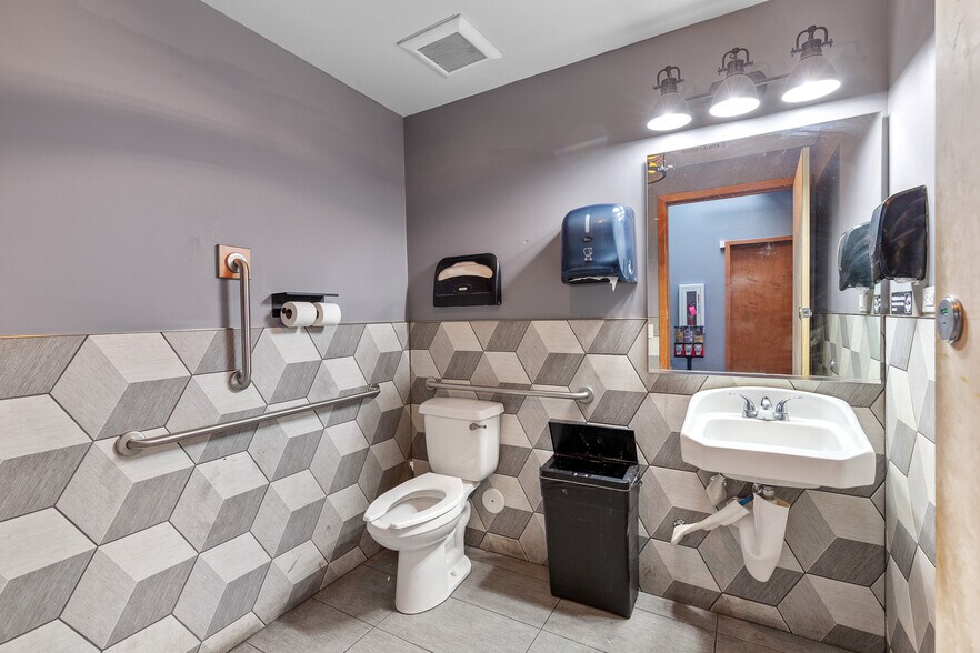 More Photos Of 314 N 4th St, Coeur d'Alene Bar For Sale