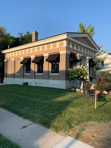 More Photos Of 123 E Main St, Verona Restaurant For Sale