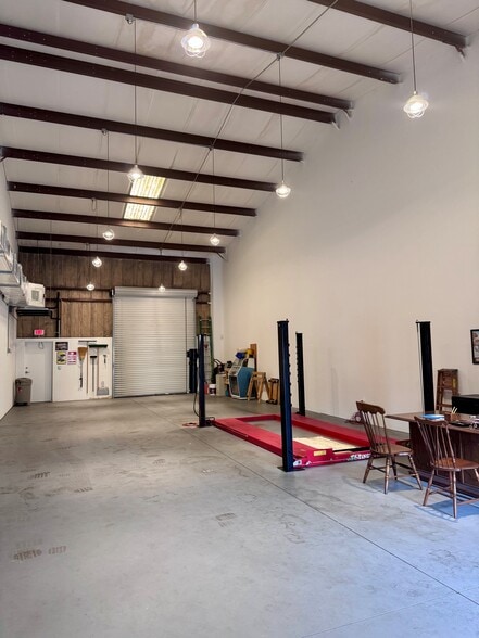 More Photos Of 4776 Radio Rd, Naples Warehouse For Sale