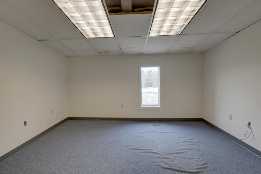 More Photos Of 2414 W Schneidman Dr, Quincy Industrial For Lease