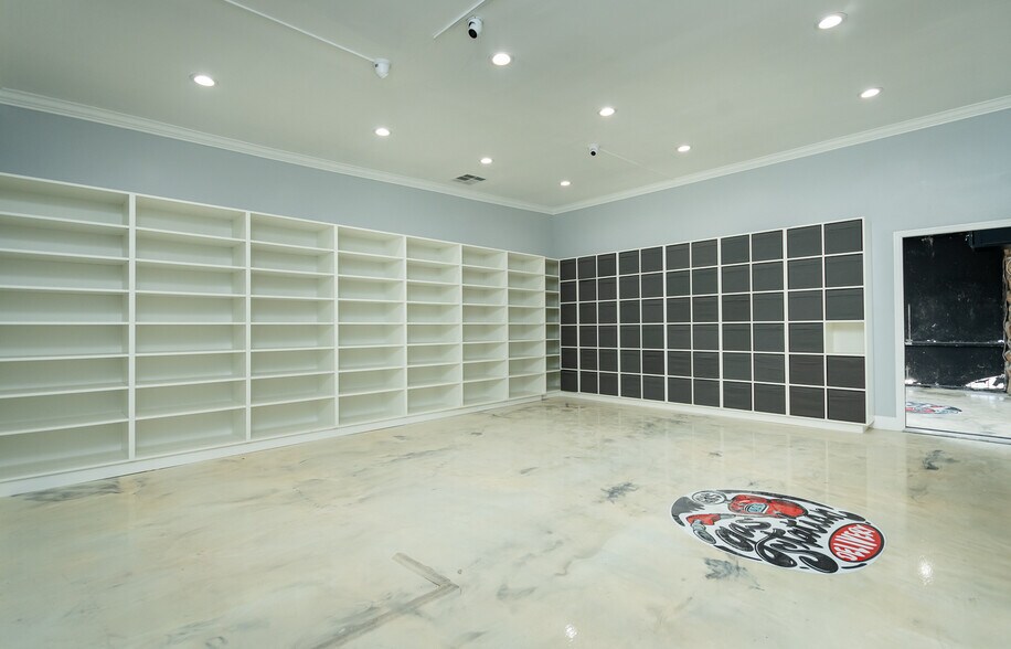 More Photos Of 8555-8559 Reseda Blvd, Northridge Storefront For Sale