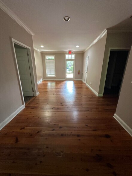 More Photos Of 10 Pinckney Colony Rd, Bluffton Office For Lease