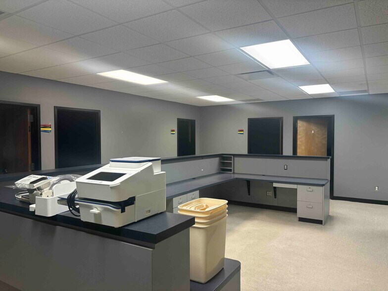 More Photos Of 1228 1st St N, Alabaster Office For Lease