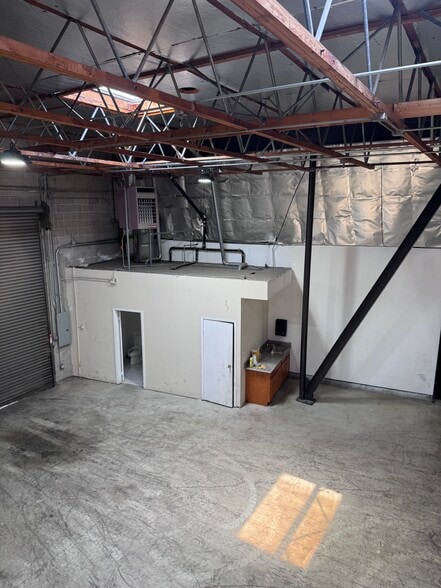 More Photos Of 1003 Arguello St, Redwood City Manufacturing For Lease