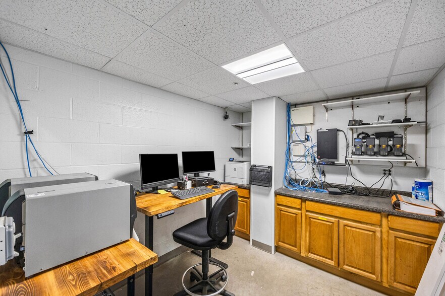 More Photos Of 80 Davis Pky, Clyde Warehouse For Sale