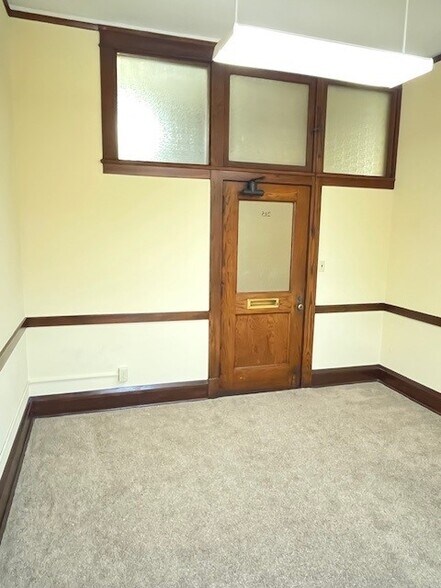 More Photos Of 100 N Chestnut St, Champaign Office For Lease