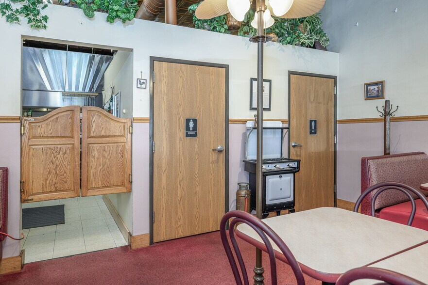 More Photos Of 314 Pioneer St, Akron Storefront For Sale