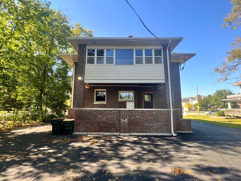 More Photos Of 232 S Batavia Ave, Batavia Office For Sale