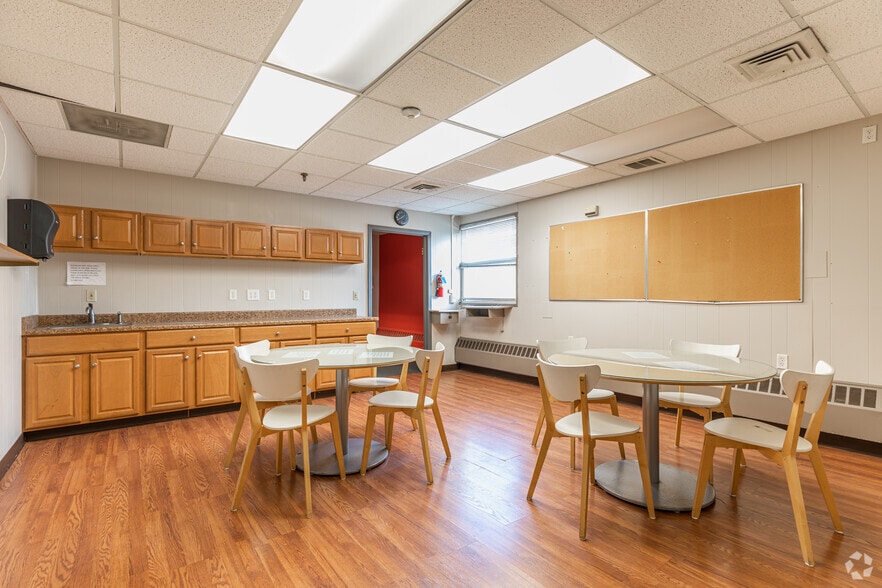 More Photos Of 160 Belmont Ave, Garfield Manufacturing For Sale