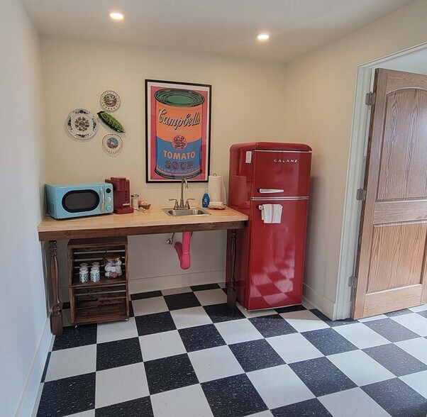 More Photos Of 110 Mc Lean Ave, Cotter Hotel For Sale