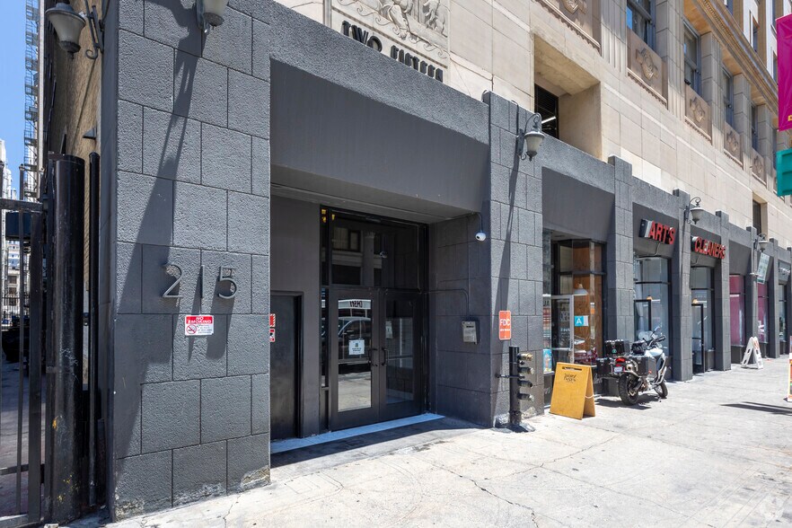 More Photos Of 215 W 7th St, Los Angeles Apartments For Lease