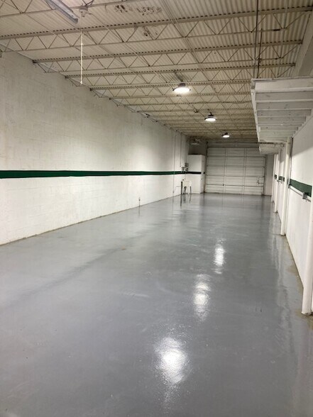 More Photos Of 4044 NE 5th Ter, Oakland Park Warehouse For Lease