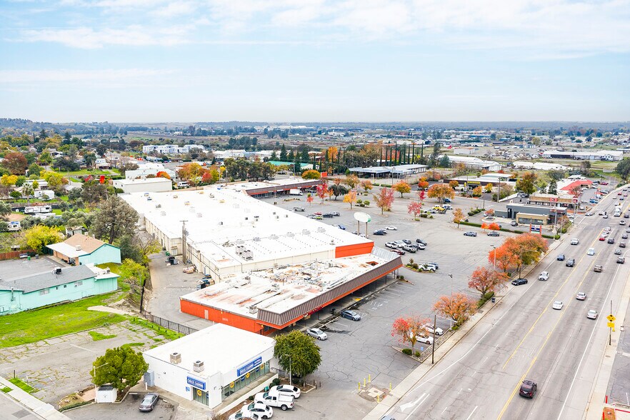 More Photos Of 1815-1985 Oro Dam Blvd E, Oroville Department Store For Sale