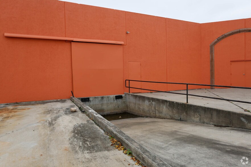 More Photos Of 13340 Leopard St, Corpus Christi Storefront For Sale