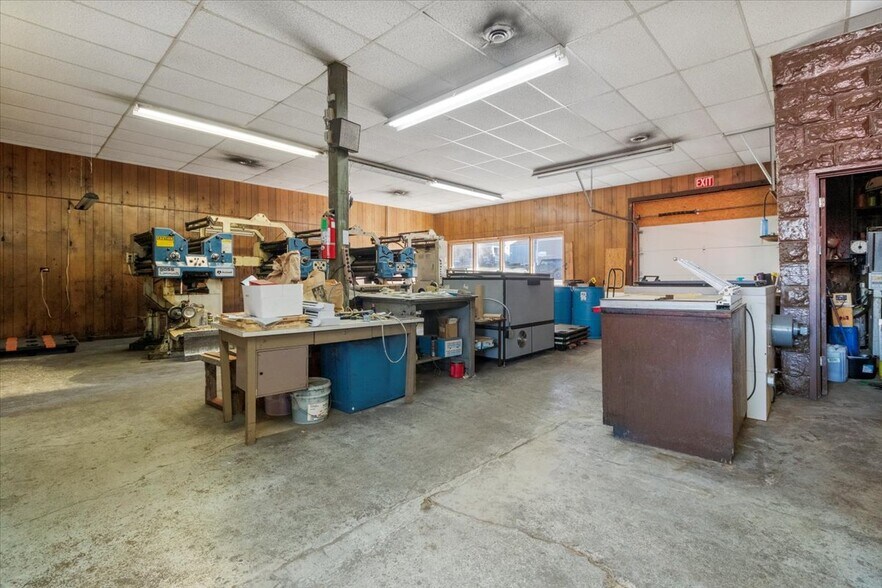 More Photos Of 302 E Washington Ave, Ava General Retail For Sale