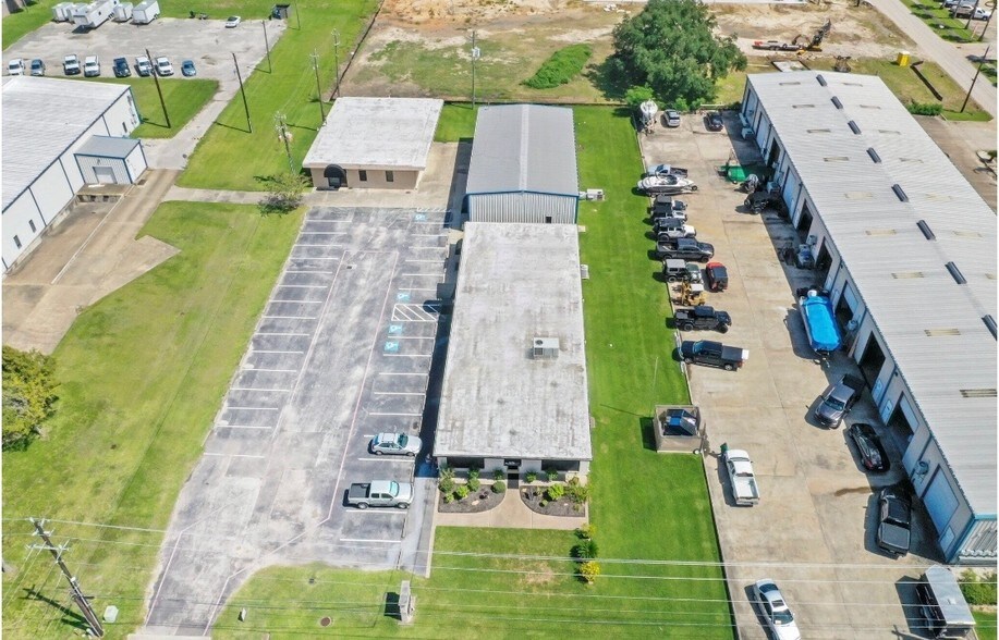 More Photos Of 2020 Anders Ln, Kemah Flex For Lease