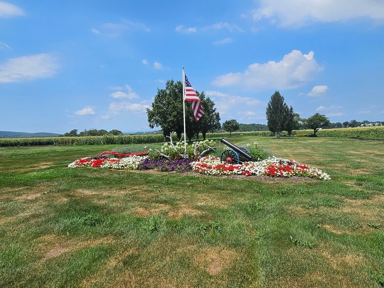 More Photos Of 73 Little York Rd, Warwick Garden Center For Sale