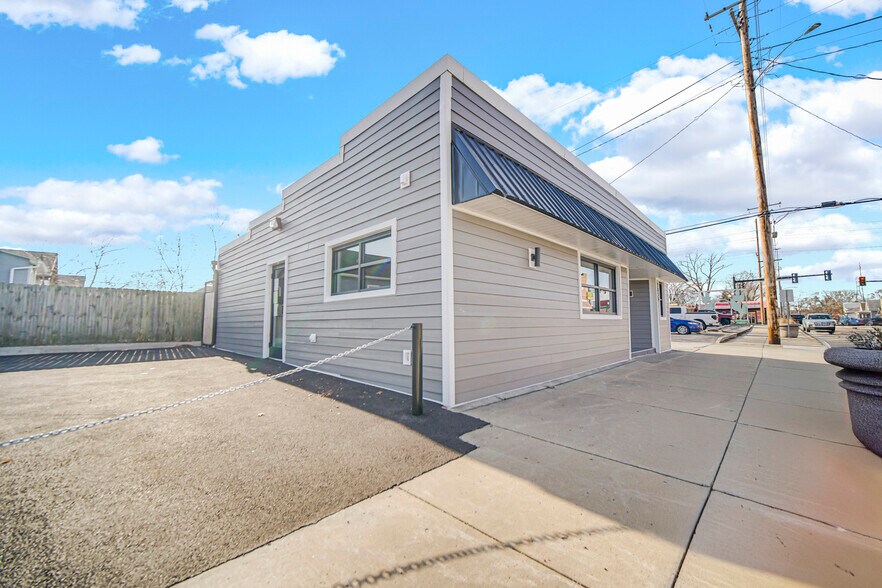 More Photos Of 2816 Martha St, Hammond Flex For Lease