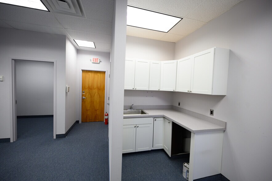 More Photos Of 1099 Wall St W, Lyndhurst Office For Lease