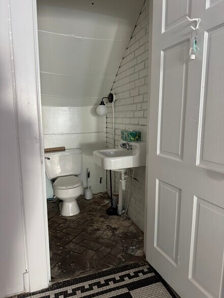 More Photos Of 164 NW Broad St, Southern Pines Office For Lease