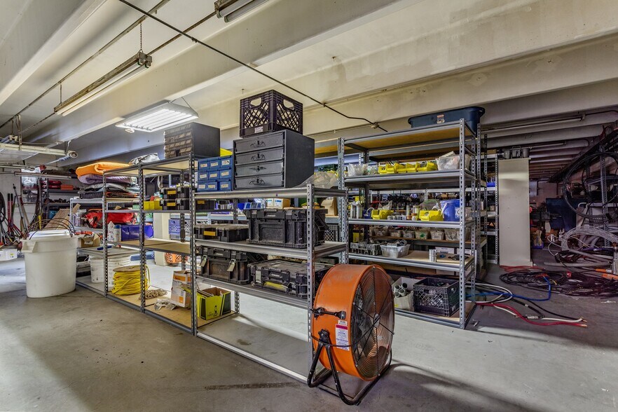 More Photos Of 3535 S Irving St, Sheridan Warehouse For Lease