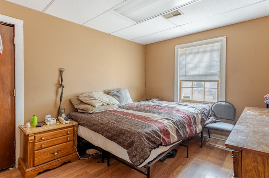 More Photos Of 1456 Dixon Rd, Elgin Assisted Living For Sale