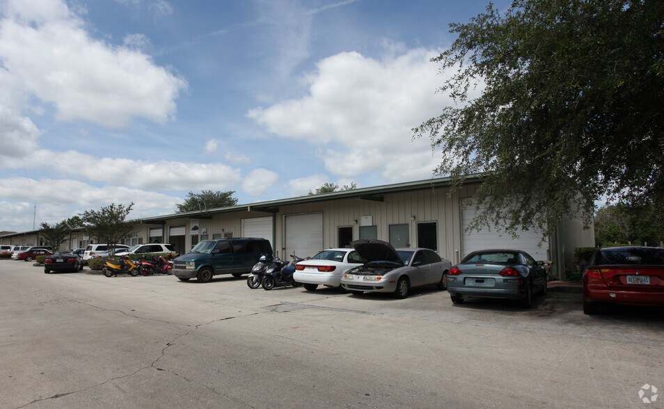More Photos Of 8802 Corporate Square Ct, Jacksonville Unknown For Lease