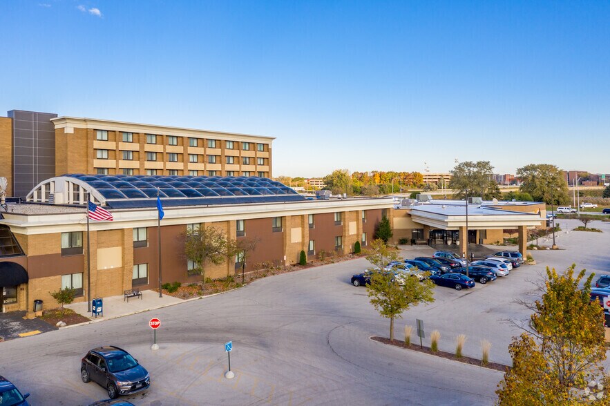 More Photos Of 1005 S Moorland Rd, Brookfield Hotel For Lease