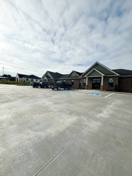More Photos Of 2678 Townsend Ct, Clarksville Medical For Lease