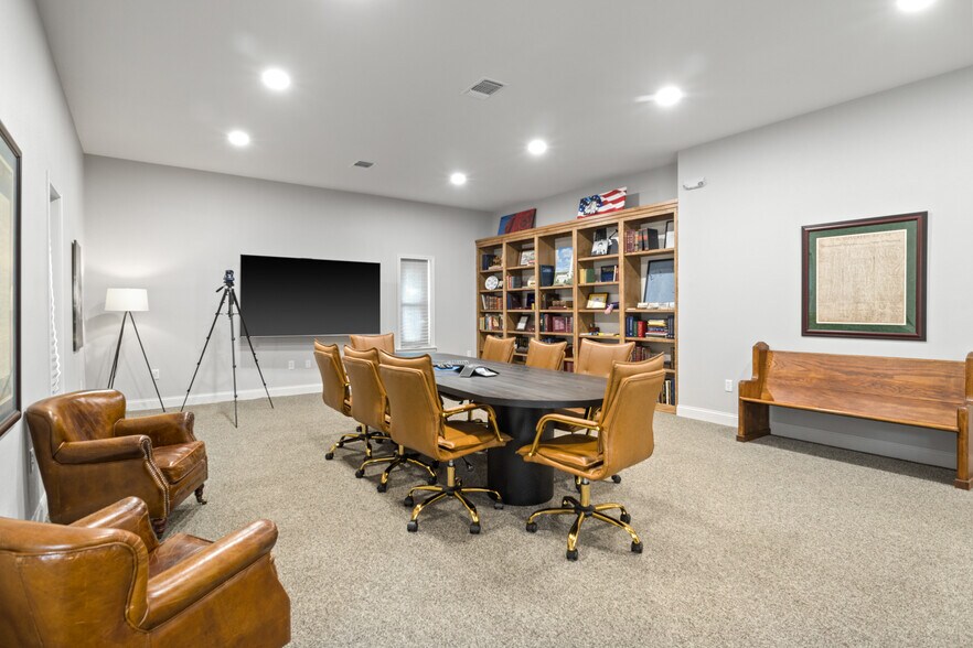 More Photos Of 107 E 11th St, Mount Pleasant Office For Sale