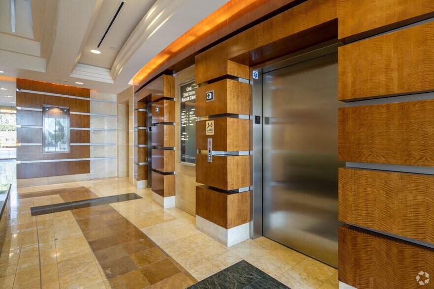 More Photos Of 1 Spectrum Pointe Dr, Lake Forest Office For Lease