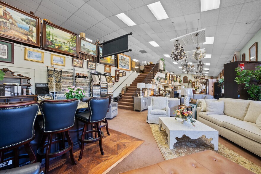 More Photos Of 23661 Newhall Ave, Santa Clarita Freestanding For Sale