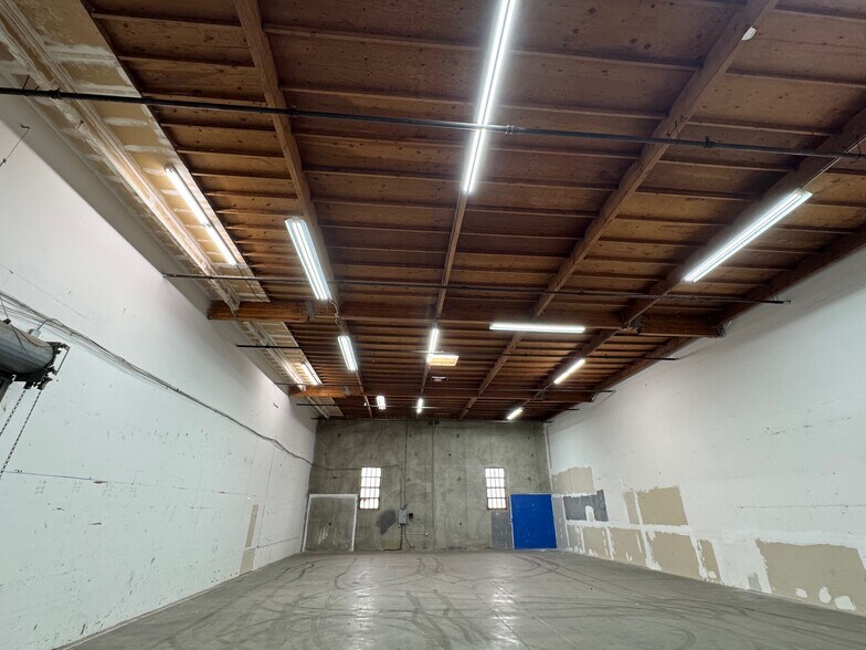More Photos Of 9389 Dowdy Dr, San Diego Warehouse For Lease