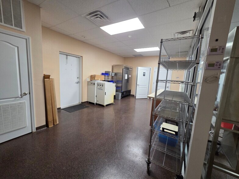 More Photos Of 1070-1072 E Brandon Blvd, Brandon Medical For Lease