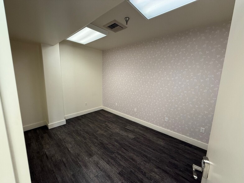 More Photos Of 537 W University Pky, Orem Freestanding For Lease